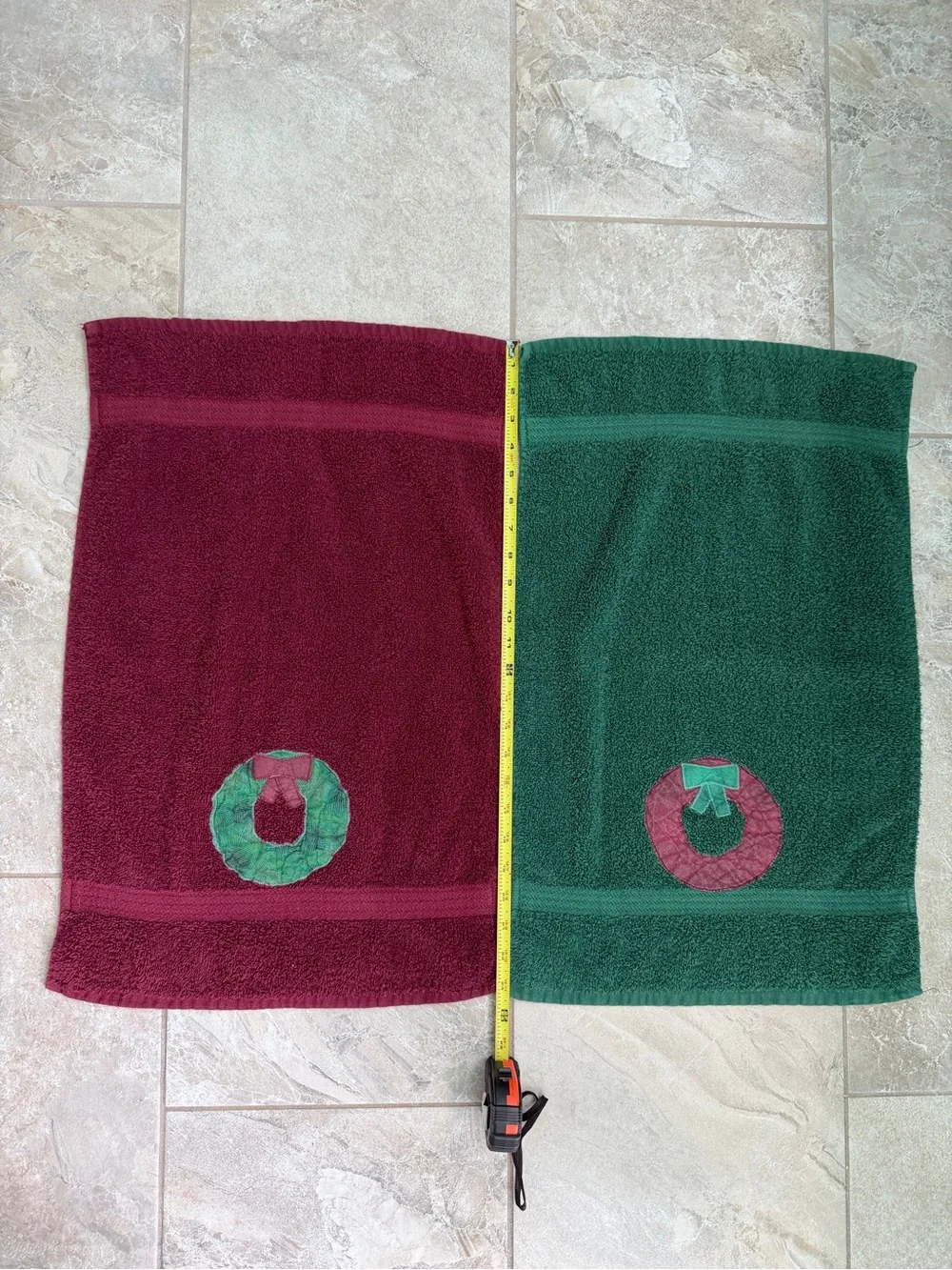 Christmas Holiday Wreath Embroidered Bath Hand Towels - Red & Green